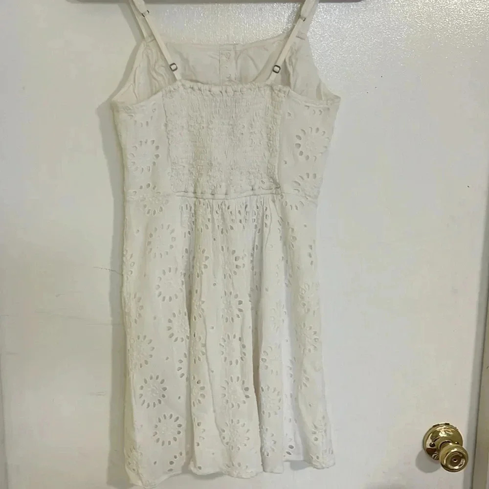 Hollister women’s size small eyelet button-down linen blend white sundress - Picture 6 of 7
